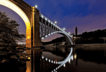 Harlem River, the body of water that separates Manhattan