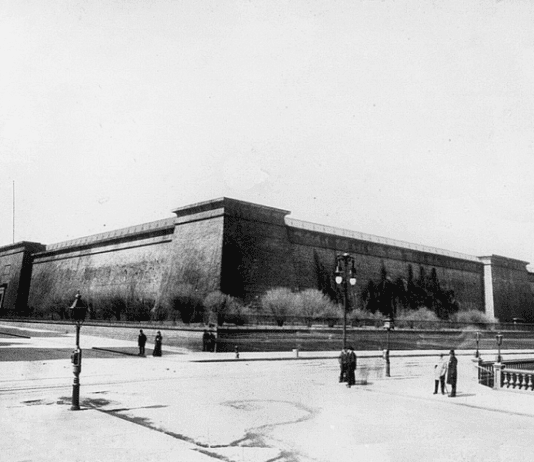 Water source in Manhattan: Murray Hill reservoir